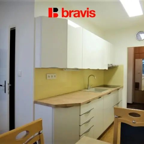 Pronájem bytu 2+1, Sokolnice u Brna, částečně zařízené, lodžie, výborná dostupnost do Brna, ul. Nová - Photo 1
