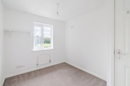 3 bedroom end of terrace house to rent - Photo 3