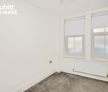 2 bedroom ground maisonette to rent - Photo 2