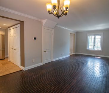 Beautiful 2-Bedroom Detached Home for Rent in Niagara Falls! - Photo 5