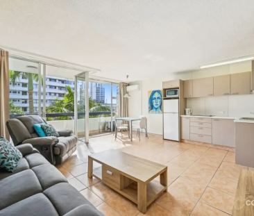 Fully Furnished Coastal Apartment - Steps from the Beach! - Photo 1