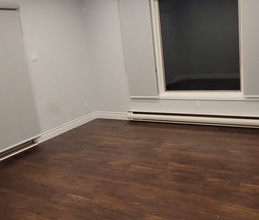 For Lease - 68 Southdale Road, London South, Ontario - Photo 2