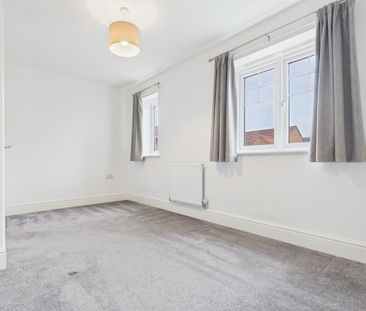 4 bedroom detached house to rent - Photo 2