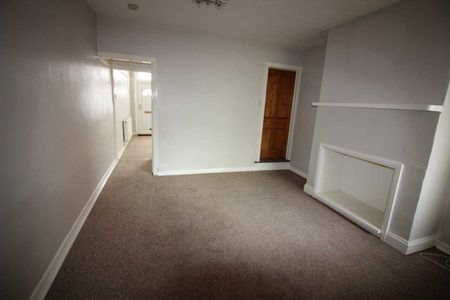 2 bed Terraced - Photo 4