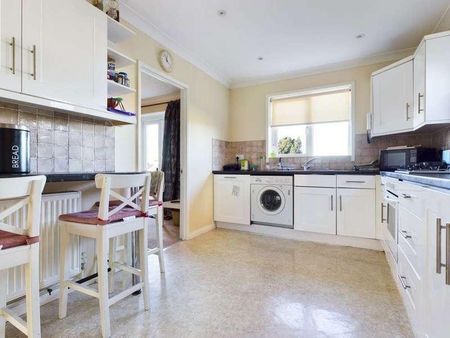 Staplefield Drive, Brighton, BN2 - Photo 2