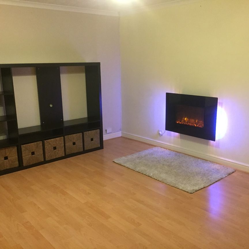 2 Bed Flat, Scarrel Gardens, G45 - Photo 1