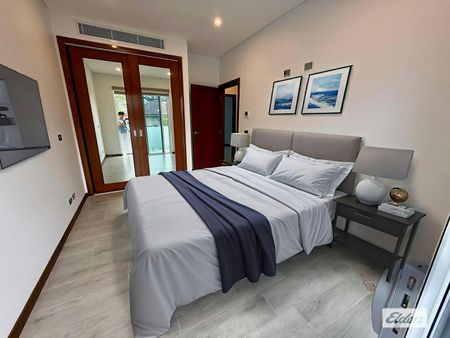 Quiet Street - Photo 2