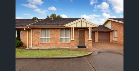 Quiet Villa Living! - Photo 2