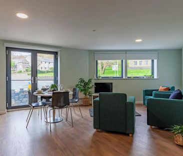 1 bedroom in a flat share to rent - Photo 2