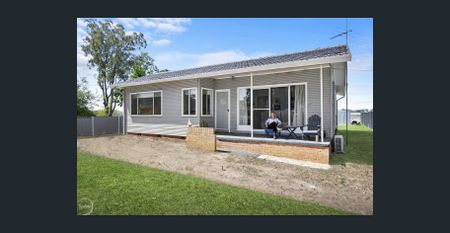 A COSY FOUR BEDROOM NEST - Photo 5