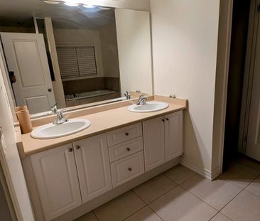 For Lease - 3063 Isaac Avenue, Oakville, Ontario - Photo 4