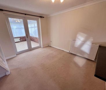 4 bedroom detached house to rent - Photo 2