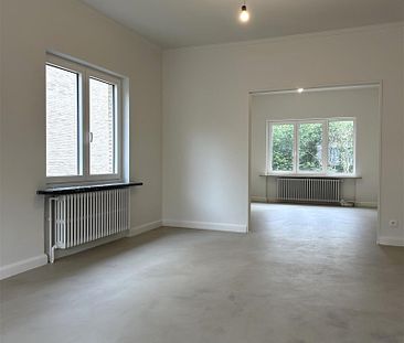 Nieuw gerenoveerd appartement met terras en garagebox te huur te Sint-Amandsbeerg - Photo 2