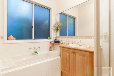 7 Cottage Place, Mornington. - Photo 2