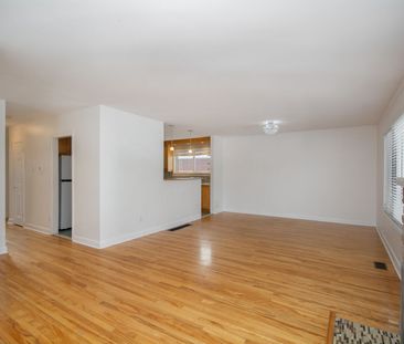 For Lease - 2366 Cheshire Road, Parkway Park - Queensway Terrace S ... - Photo 3