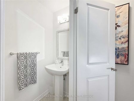 Townhouse For Lease | E8084538 - Photo 4