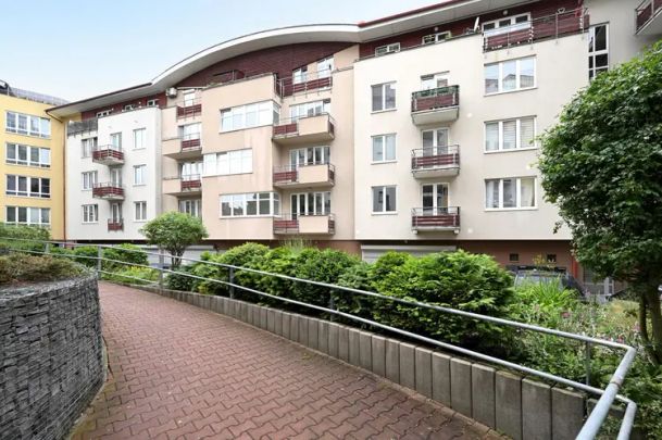 Byt 1+kk, 35 m and sup2;, balkon a sklep, ul. Za Černým mostem, Praha 14 Kyje - Photo 1