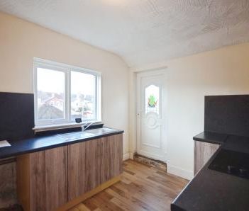 2 bedroom Flat To Let - Photo 2