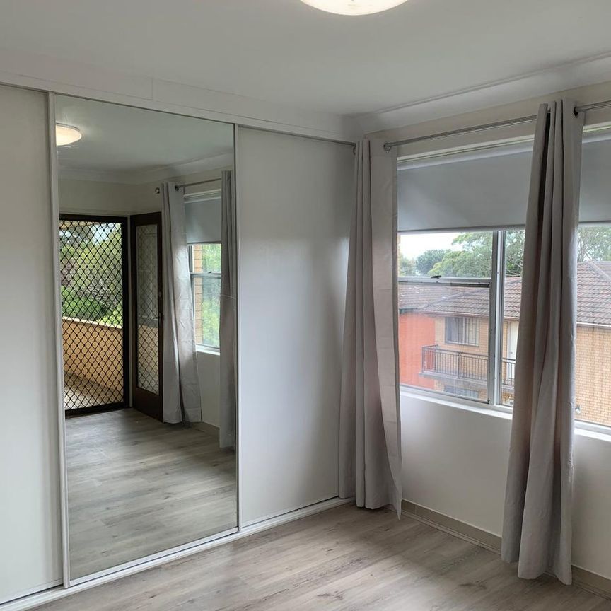 Bright & Modern 2-Bedroom Apartment in Lakemba This beautifully updated apartment in a quiet block offers comfort and style in a prime location - Photo 1