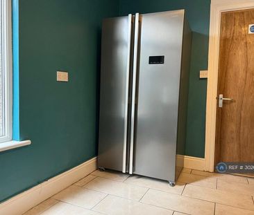 1 bedroom in a house share to rent - Photo 4