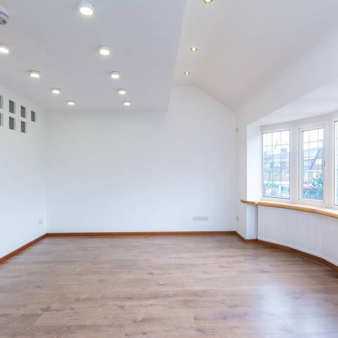 3 bedroom flat to rent - Photo 1