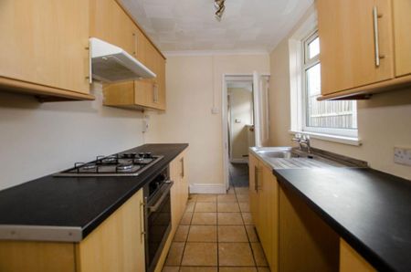 2 bedroom semi-detached house to rent - Photo 4