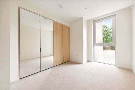 Bright duplex apartment with a terrace in the sought after Lillie Square. - Photo 4