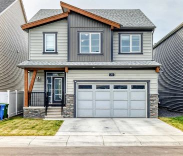 MAIN + UPPER LEVELS | 3 BED | 2.5 BATH | 2,043 SQFT | 1-CAR GARAGE + DRIVEWAY — 3 Bedrooms Main Floor - Photo 1