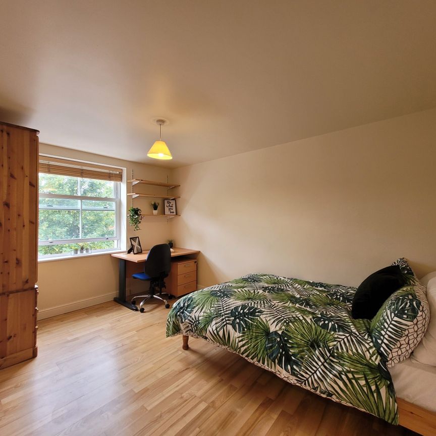 2 Bedrooms, 14 Willowbank Mews Flat 4 – Student Accommodation Coventry - Photo 1