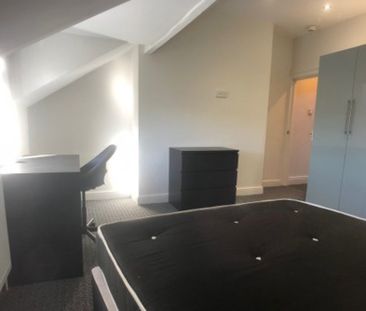 5 Bedroom End Terraced House for rent in Bennett Road - Photo 4