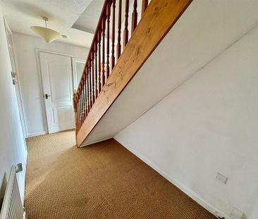 4 bedroom detached house to rent - Photo 2