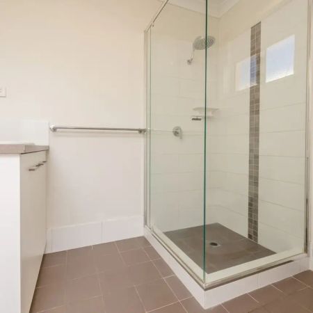 Gorgeous 4x2 home in a veautiful, quiet location! - Photo 4
