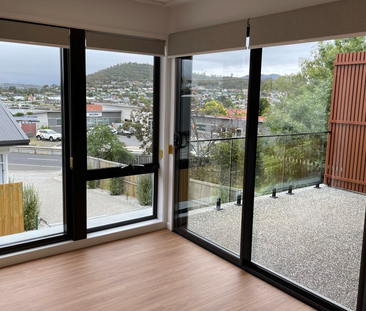Unit 2, 84 East Derwent Highway, Lindisfarne, TAS - Photo 5
