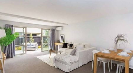 Spacious townhouse so close to the city! - Photo 3