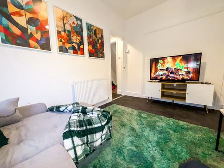 4 Bed Semi-Detached House, Ridgeway Parade, BS5 - Photo 4