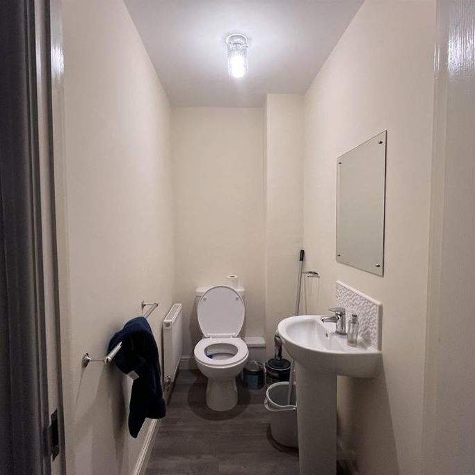 3 bedroom semi-detached house to rent - Photo 1