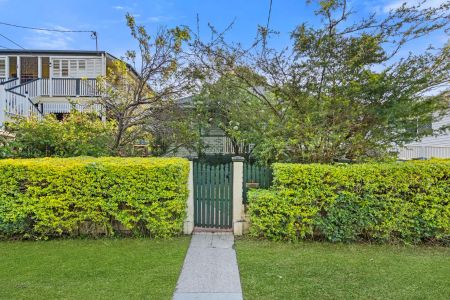 “Post War Home in Prime Position at Fairfield” - Photo 2