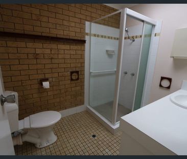 Fantastic 2 Bedroom Unit Located in a Great little spot! - Photo 6