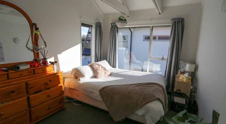 FOUR BEDROOM STUDENT ACCOMMODATION! - Photo 5