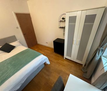 4 bedroom flat share to rent - Photo 2