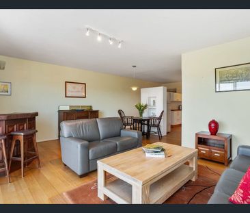 Sunset Views Wembley Apartment - Photo 5