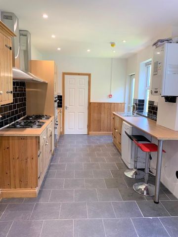 1 bedroom in a house share to rent - Photo 3