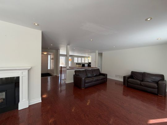 For Lease - 860 Clarkson Road, Mississauga, Ontario - Photo 1