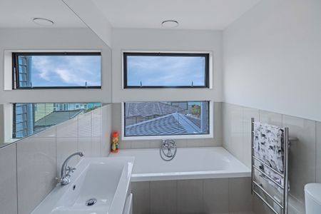 Immaculately presented executive four-bedroom family home - Photo 3