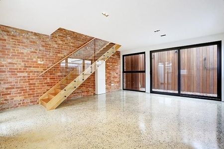 Stylish Inner-City Living in the Heart of South Melbourne - Photo 4