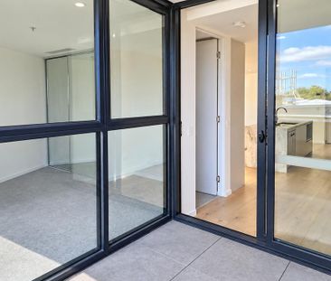 Stylish modern living in the heart of Carnegie - Photo 1