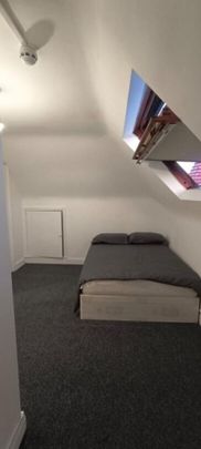 9 bedroom flat share to rent - Photo 1