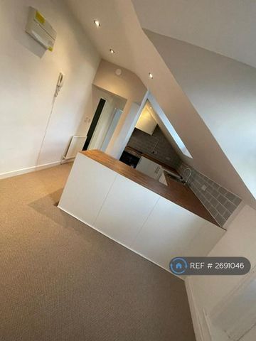 2 bedroom flat to rent - Photo 2