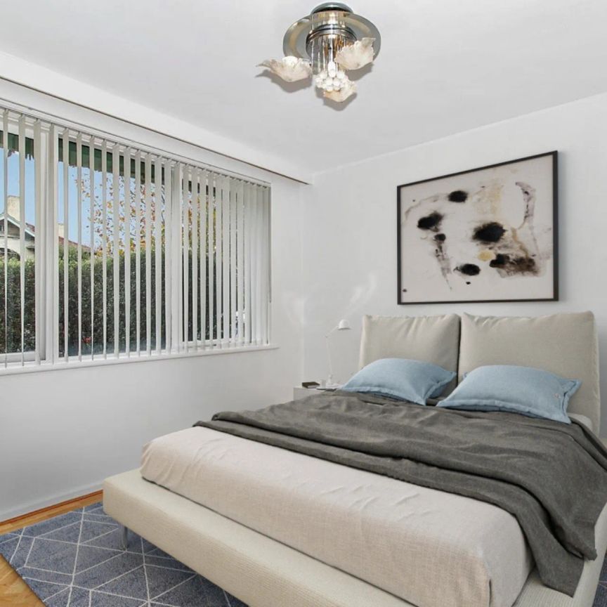 Modern Ground Floor Apartment – Walk to EVERYTHING - Photo 1