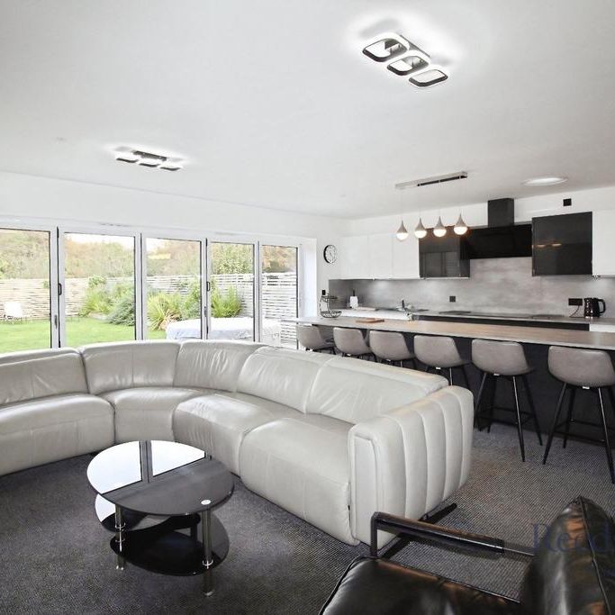 4 bedroom detached house to rent - Photo 1